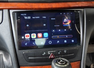 MERCEDES-BENZ E200